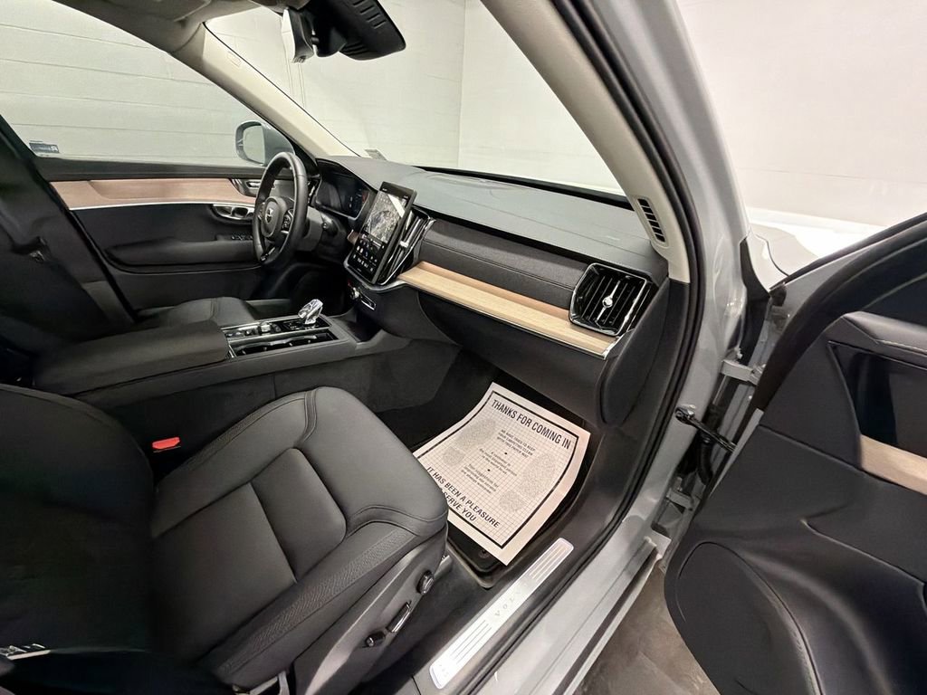 Used 2025 Volvo XC90 B6 Plus w/ Protection Package Premier image 30