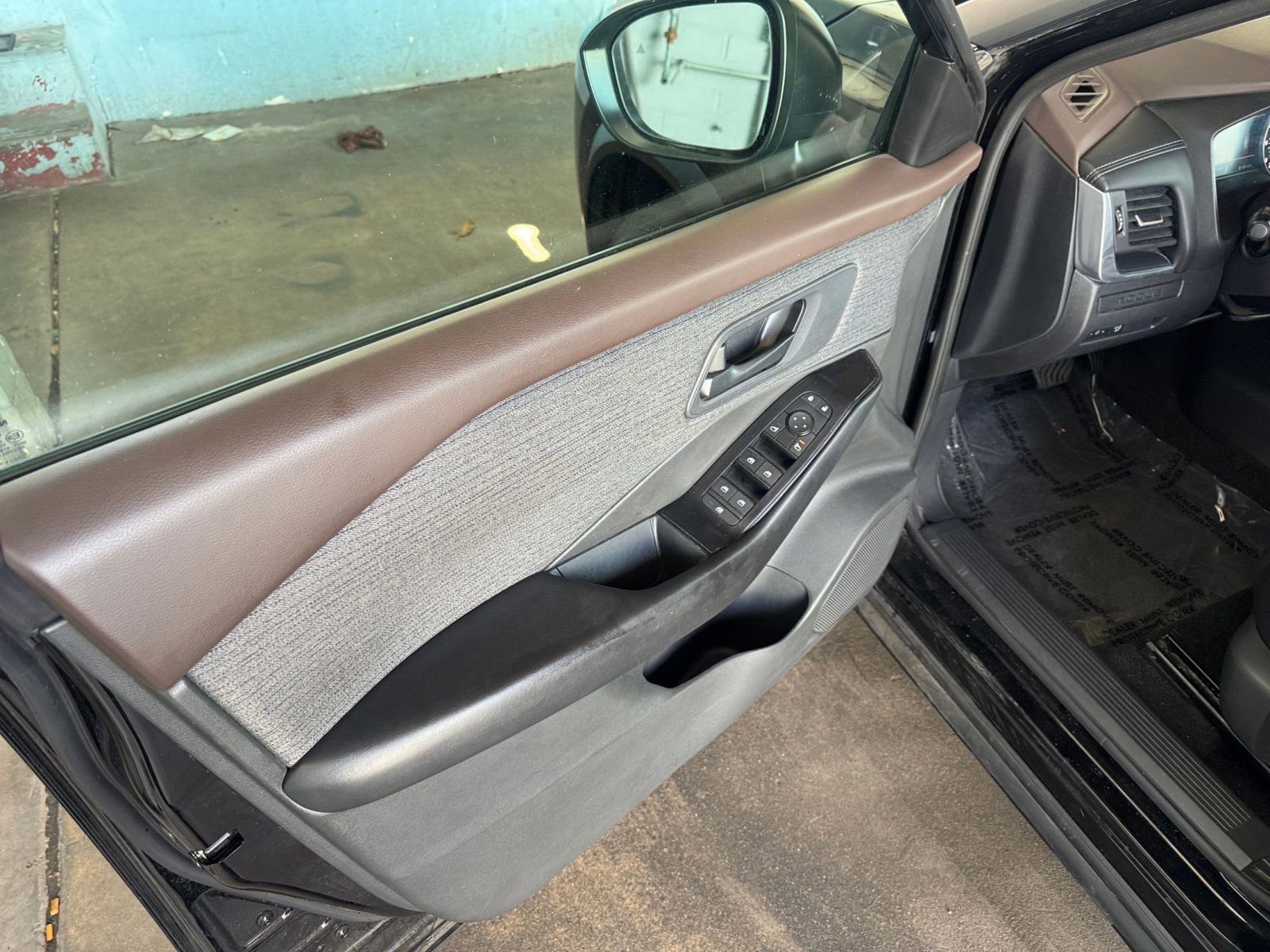 Used 2023 Nissan Rogue S image 18