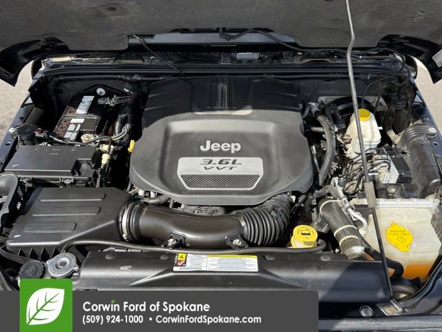 Used 2012 Jeep Wrangler Unlimited Sahara w/ Connectivity Group AWD/4WD image 31