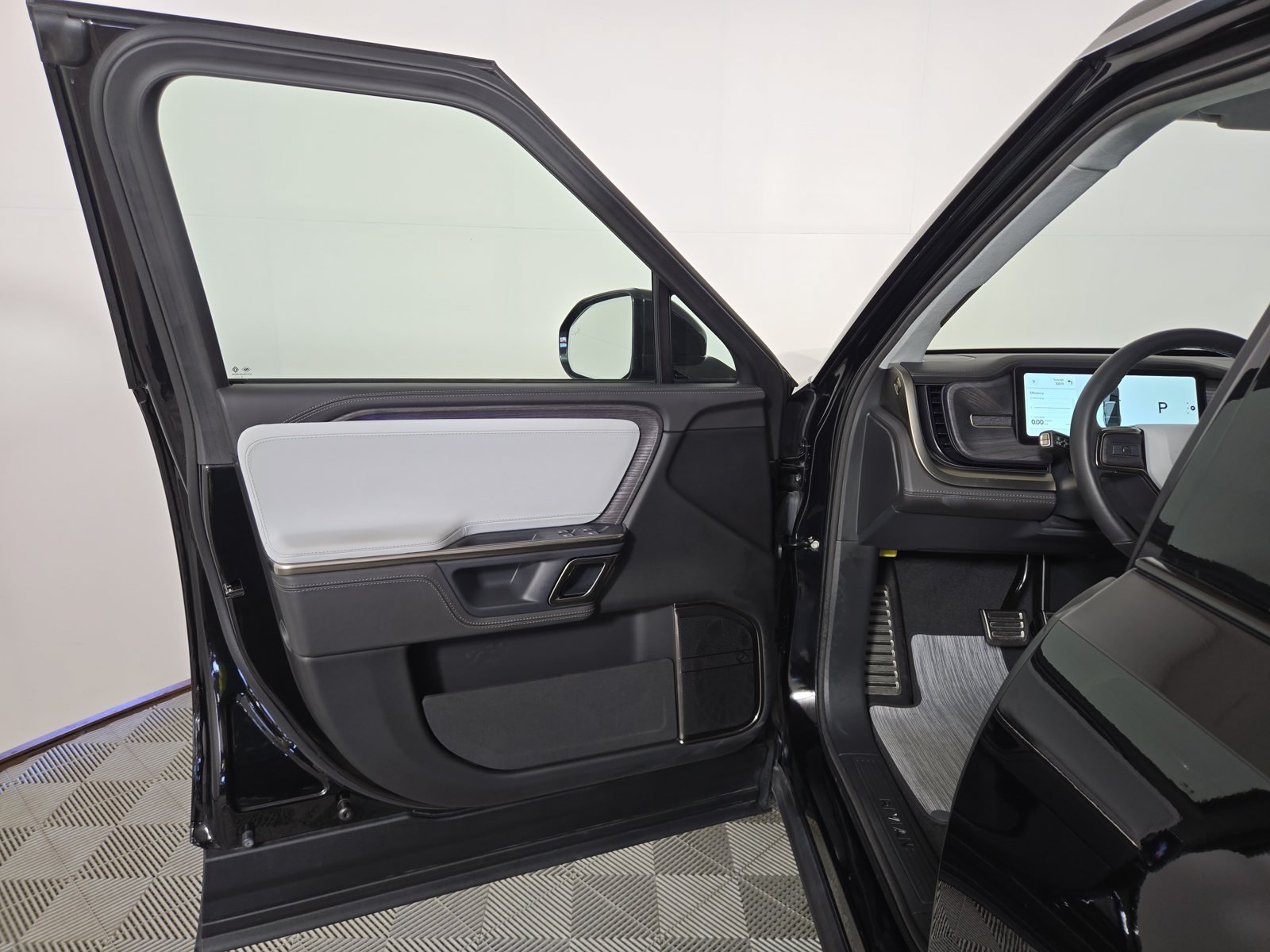 Used 2023 Rivian R1S Adventure Quad AWD/4WD image 16