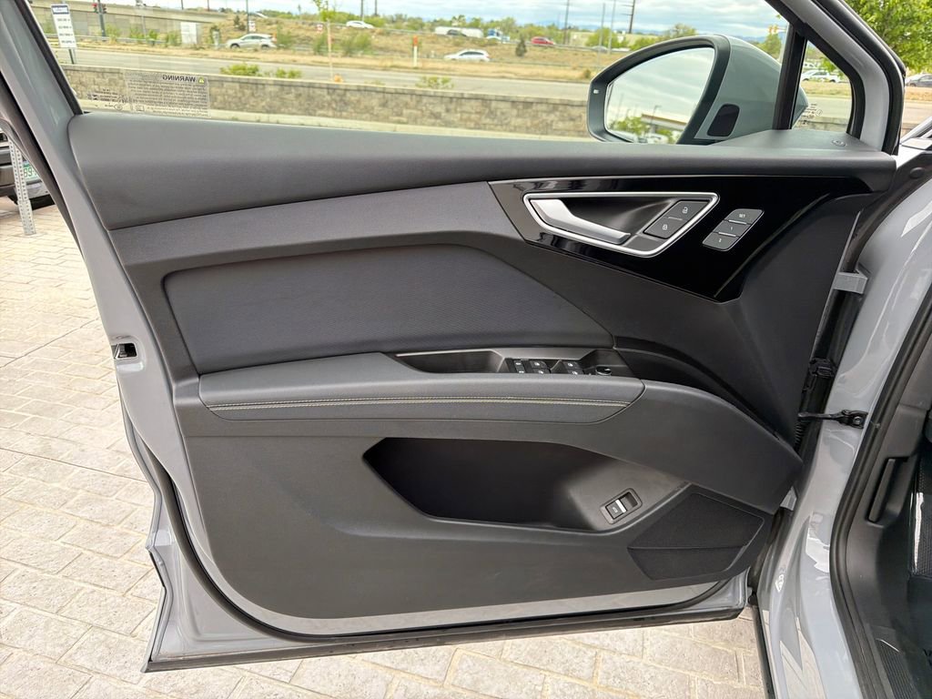 Used 2024 Audi Q4 e-tron Premium Plus w/ Premium Plus image 10