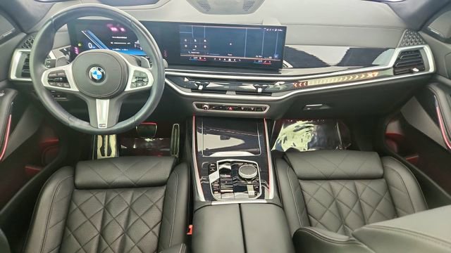 Used 2024 BMW X7 xDrive40i w/ M Sport Package image 21