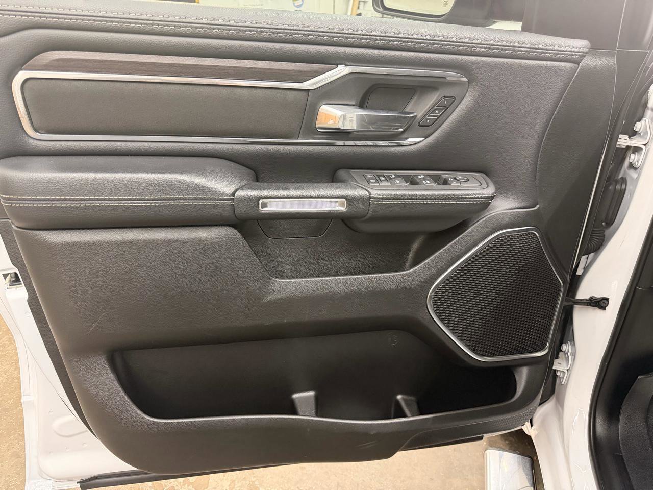 Used 2025 RAM 1500 Laramie AWD/4WD image 14