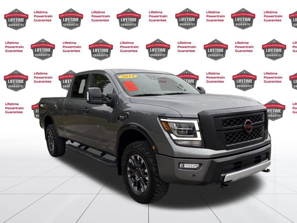 Used 2024 Nissan Titan PRO-4X image 11
