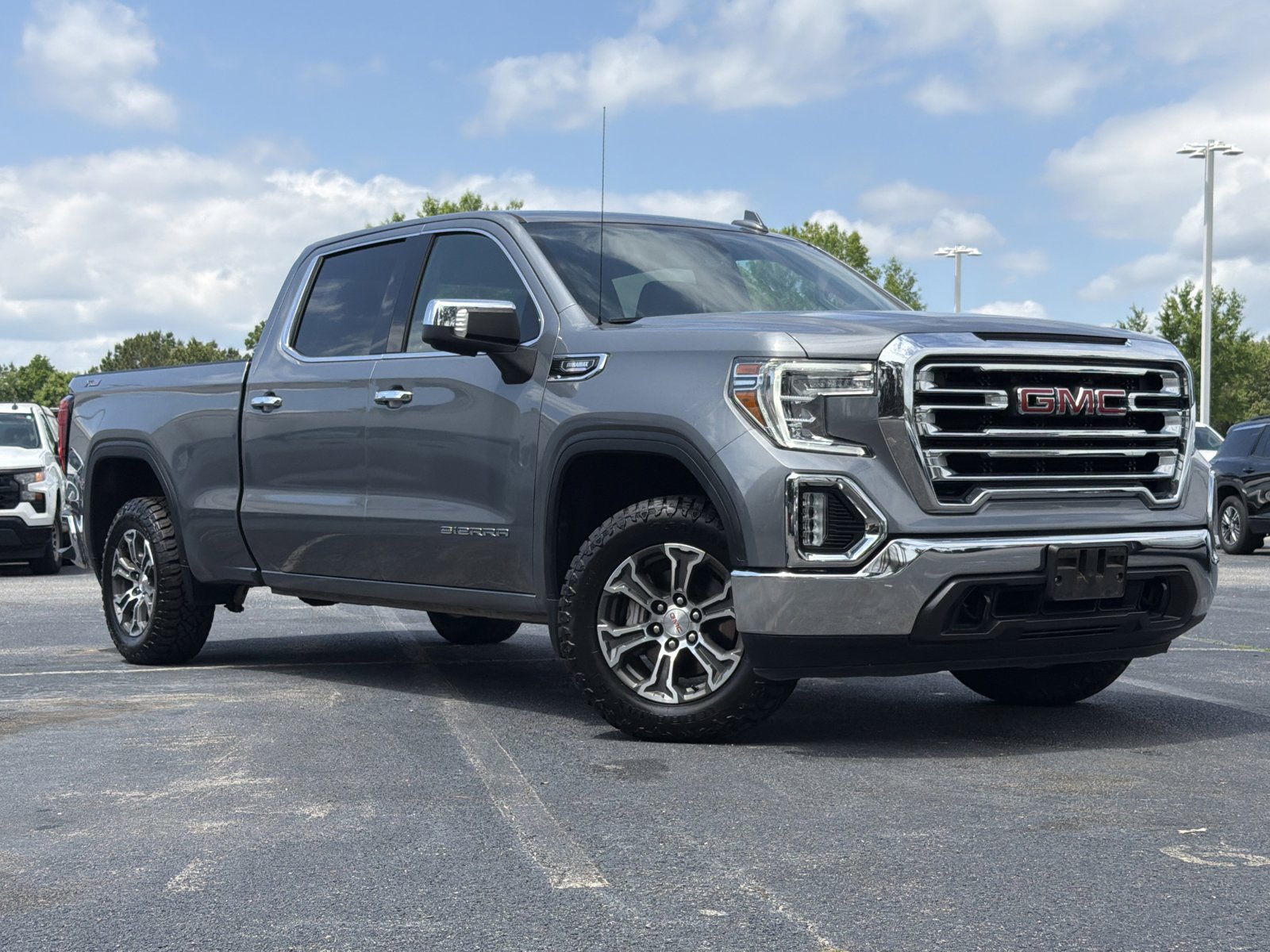 Used 2022 GMC Sierra 1500 SLT w/ X31 Off-Road Package AWD/4WD image 2