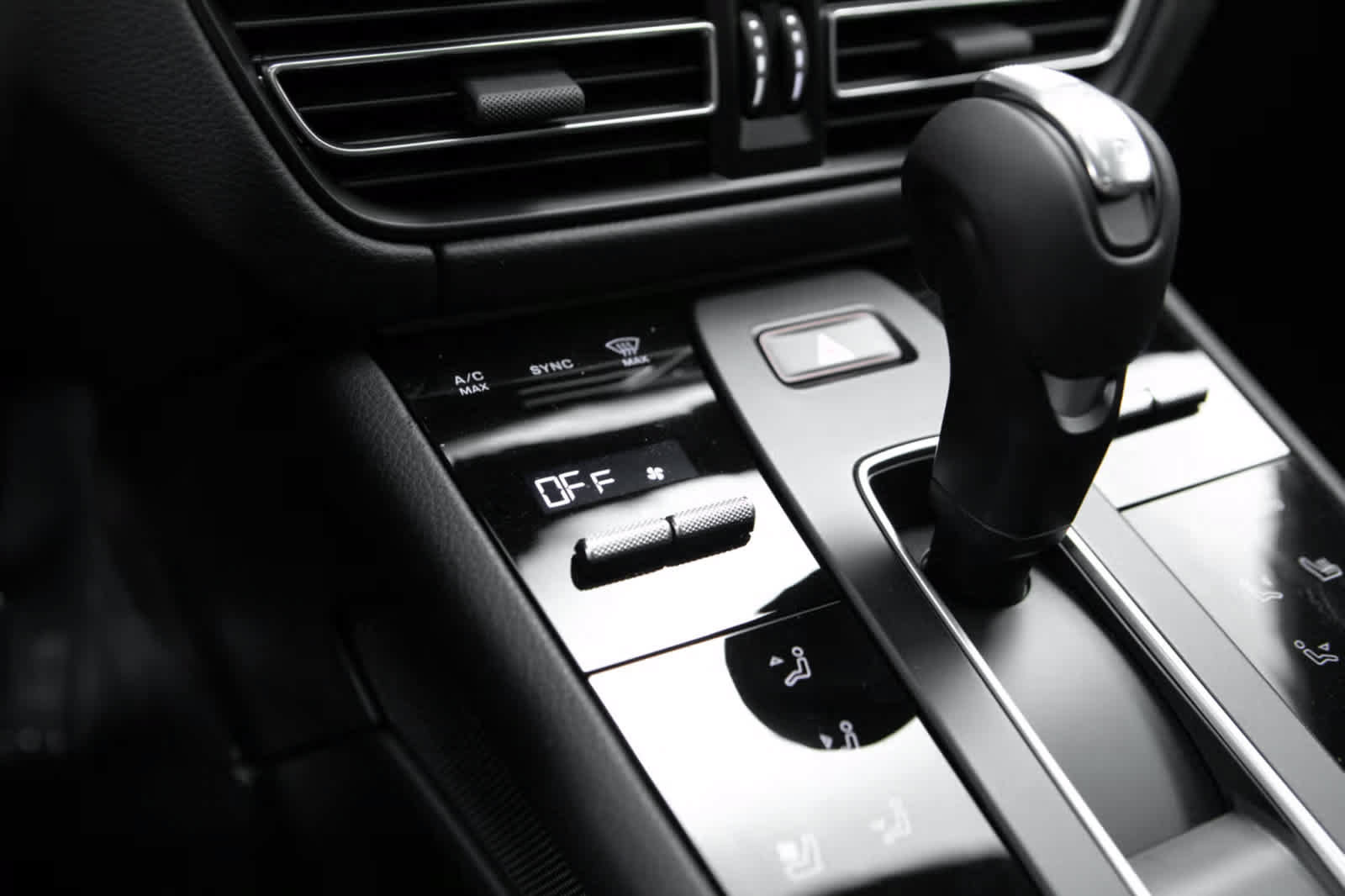 Certified 2026 Porsche Macan S AWD/4WD image 11