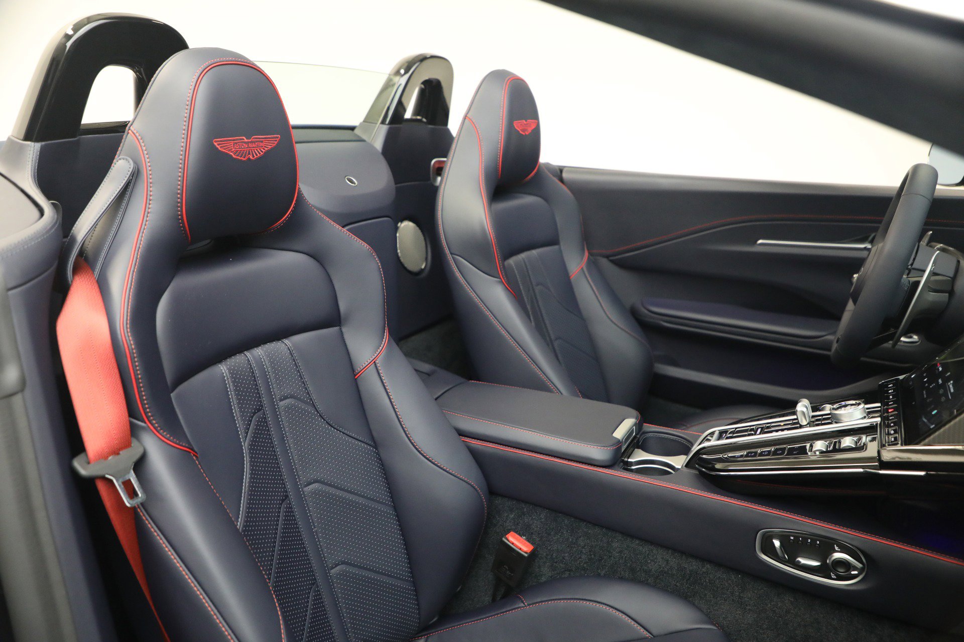 New 2026 Aston Martin V8 Vantage Roadster image 34