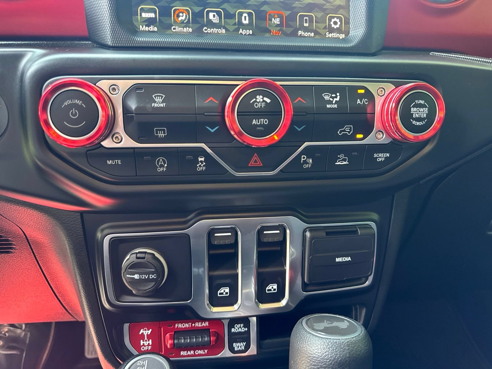 Used 2022 Jeep Wrangler Rubicon w/ LED Lighting Group AWD/4WD image 9
