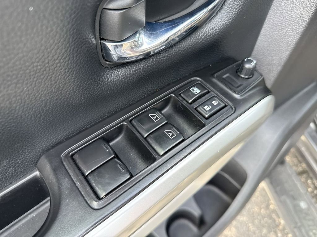 Used 2017 Nissan Titan SV RWD image 13