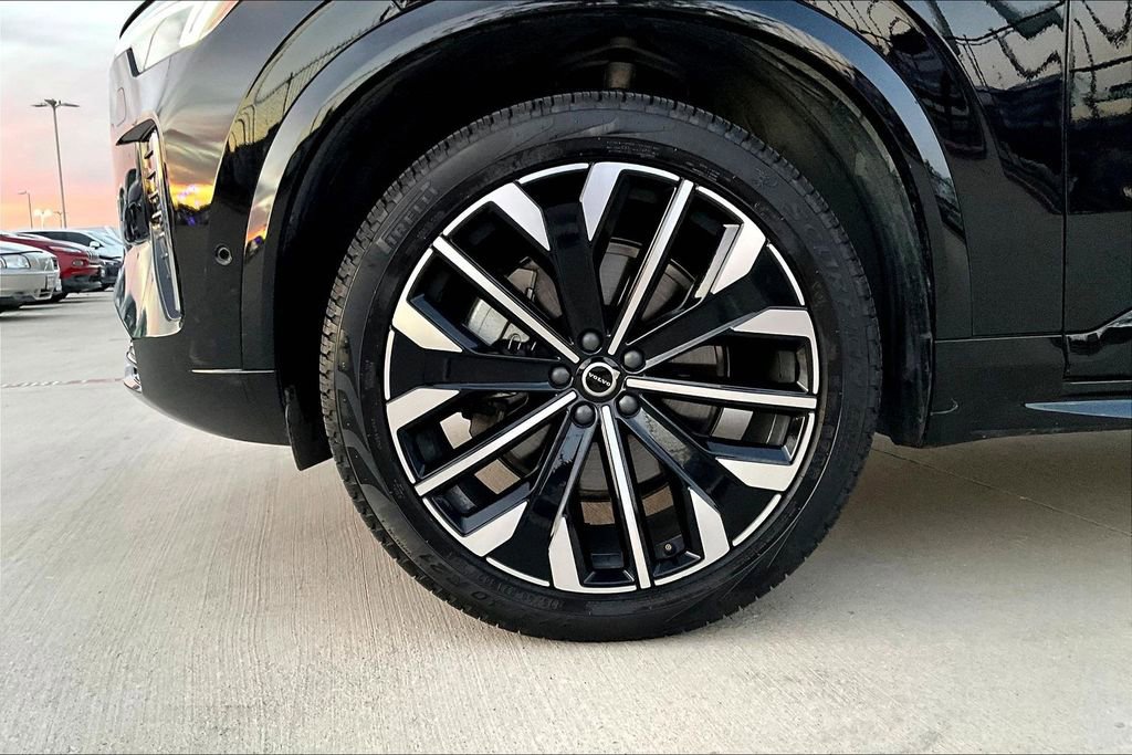 Certified 2025 Volvo XC90 B6 Plus image 11