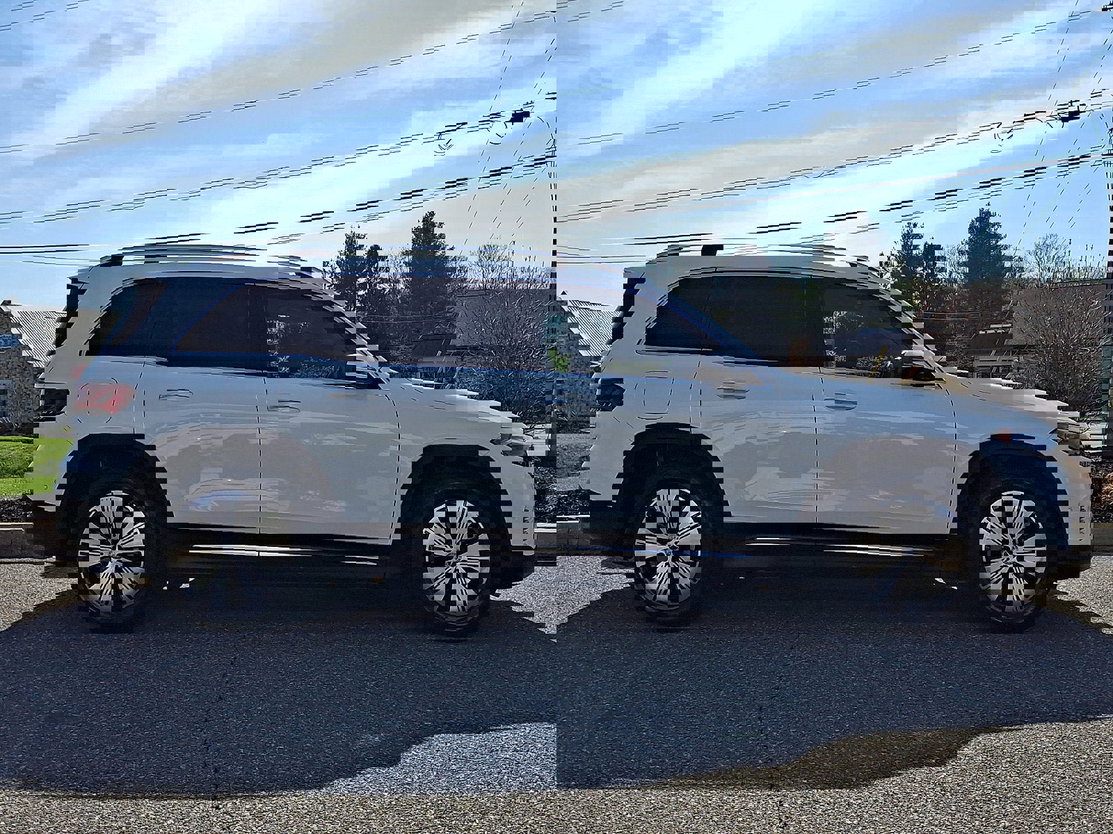 Used 2023 Mercedes-Benz EQB 300 4MATIC image 4