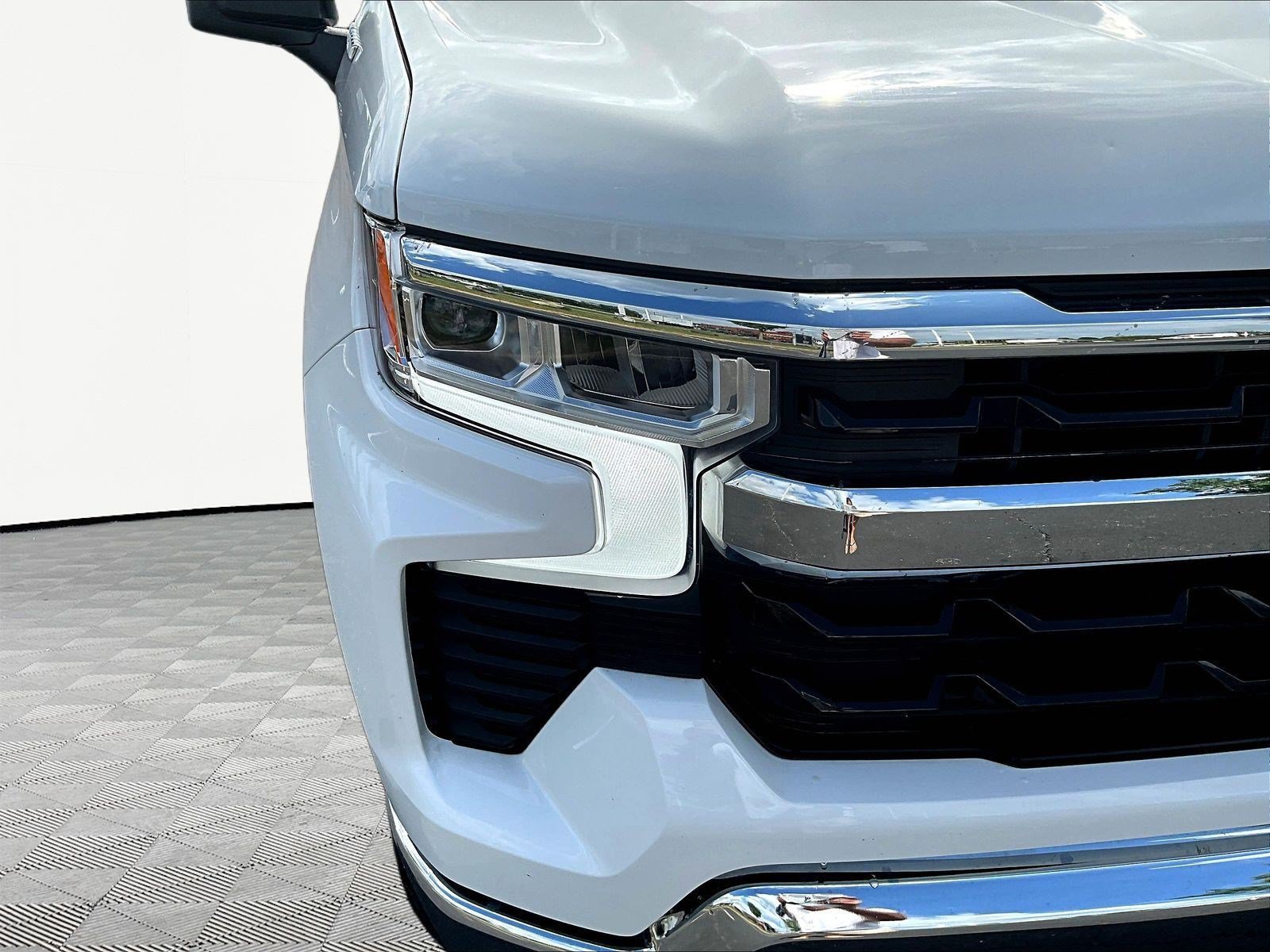 Used 2024 Chevrolet Silverado 1500 LT AWD/4WD image 32