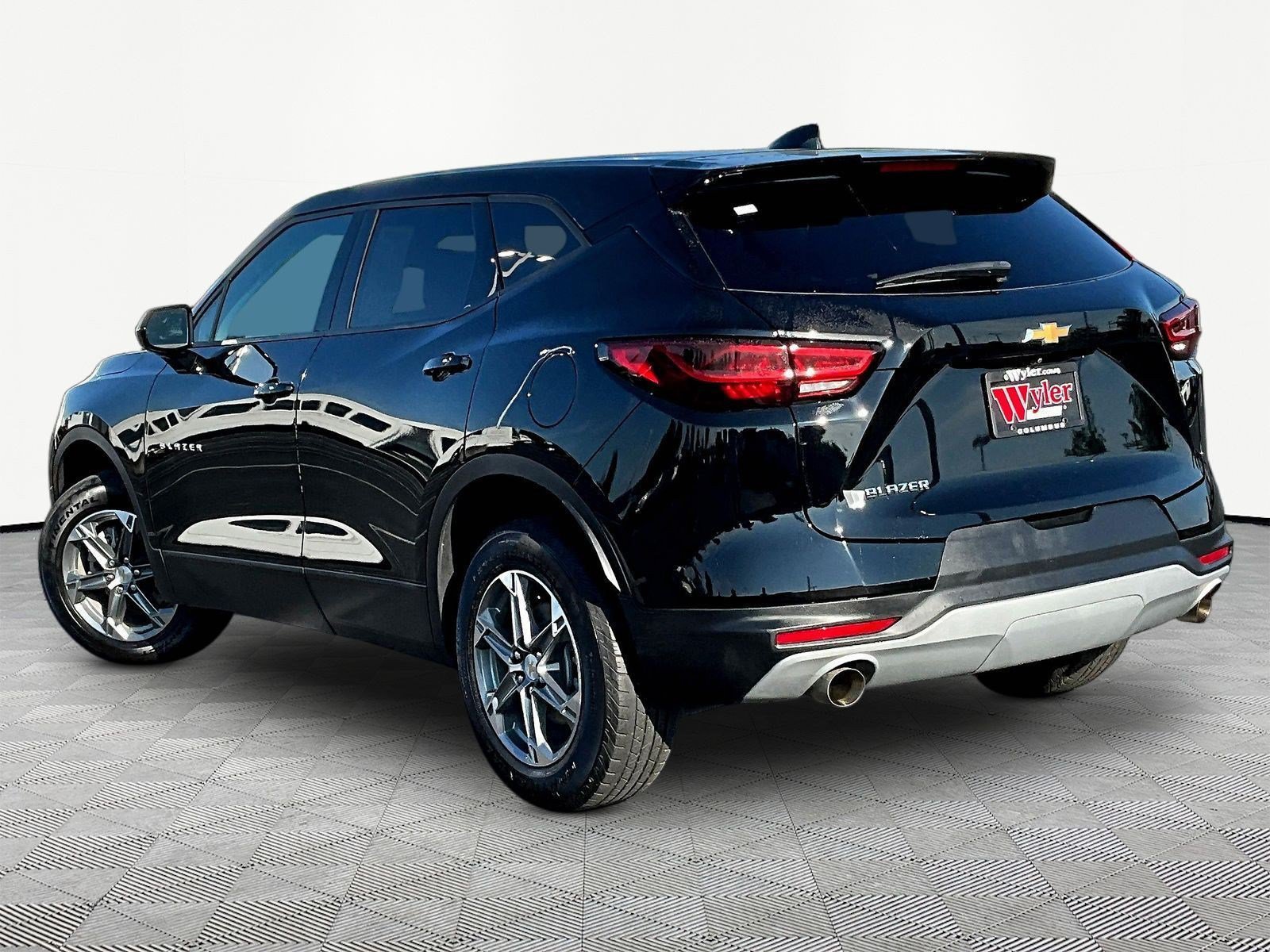 Used 2024 Chevrolet Blazer LT FWD image 4