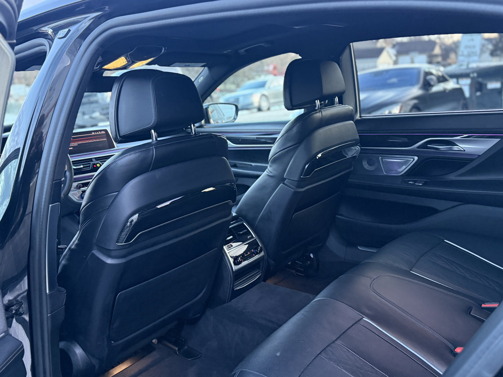 Used 2020 BMW 750i xDrive w/ Executive Package AWD/4WD image 19