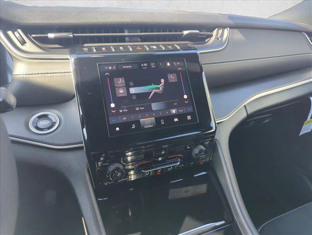 New 2025 Jeep Grand Cherokee Altitude image 9