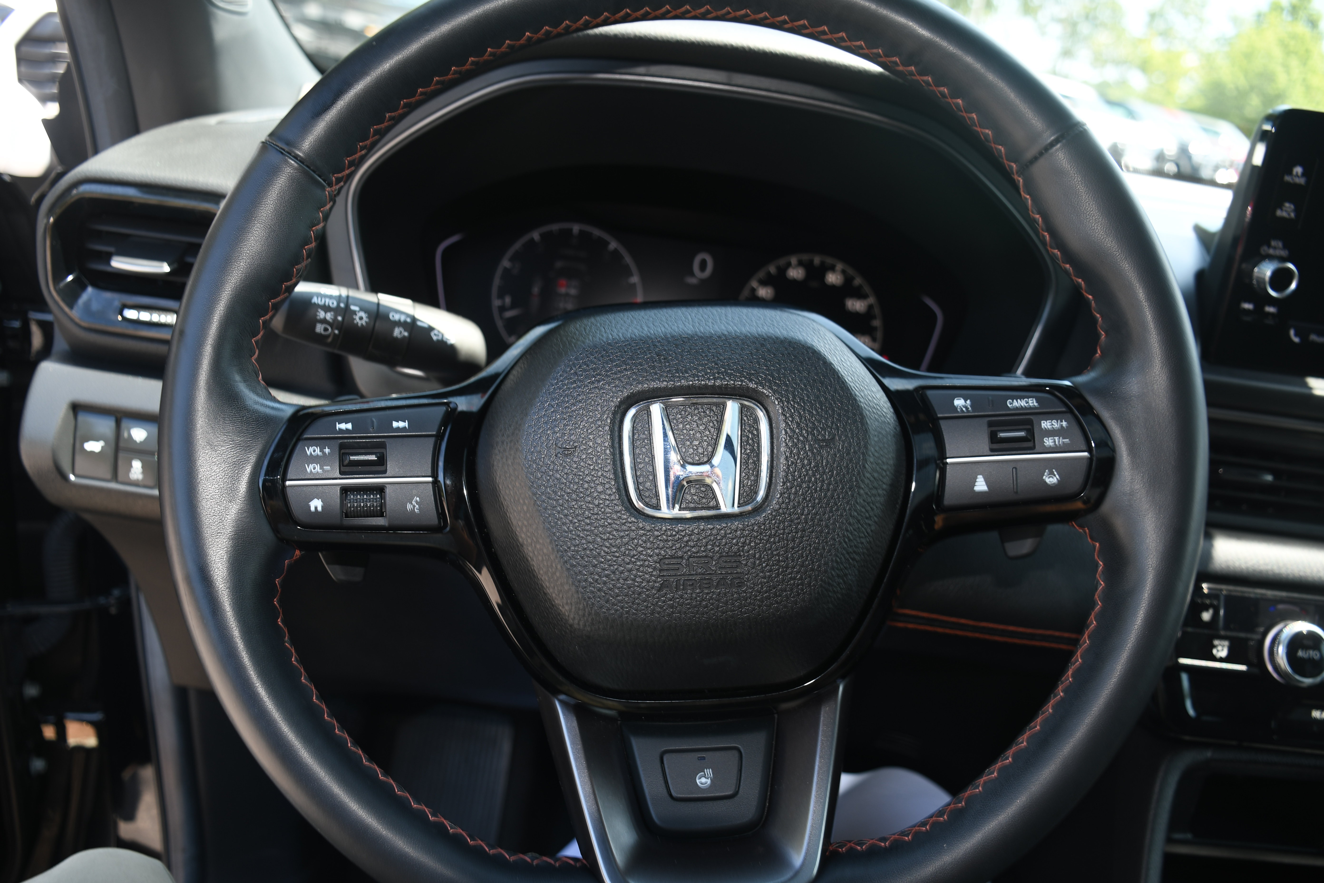 Used 2025 Honda Pilot TrailSport image 14