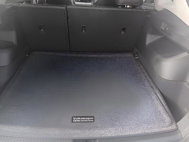 New 2025 Volkswagen Tiguan SE image 21