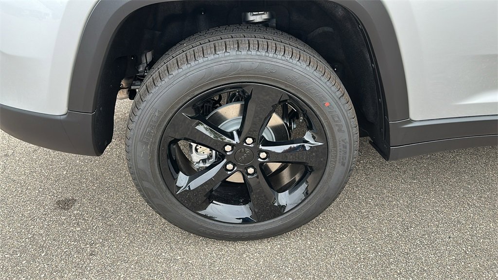 New 2025 Jeep Grand Cherokee Limited w/ Black Appearance Package image 9
