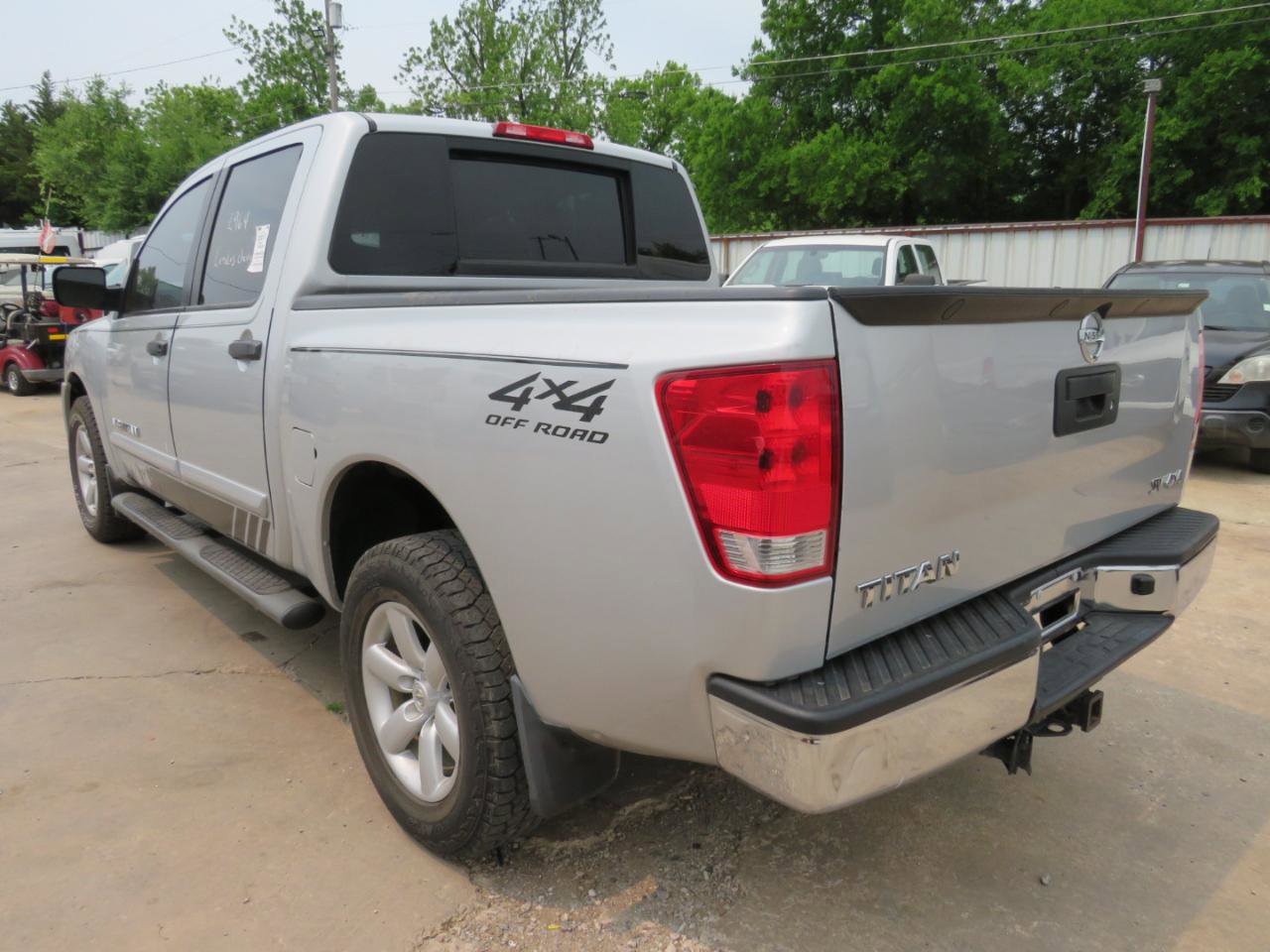 Used 2015 Nissan Titan SV w/ Tow Package AWD/4WD image 6