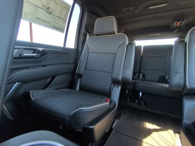 New 2026 Chevrolet Suburban Premier image 4