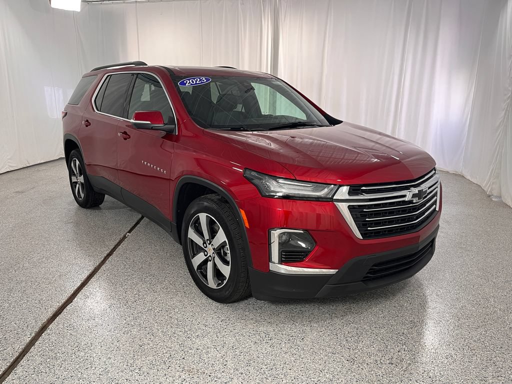 Used 2023 Chevrolet Traverse LT w/ LT Premium Package AWD/4WD image 14