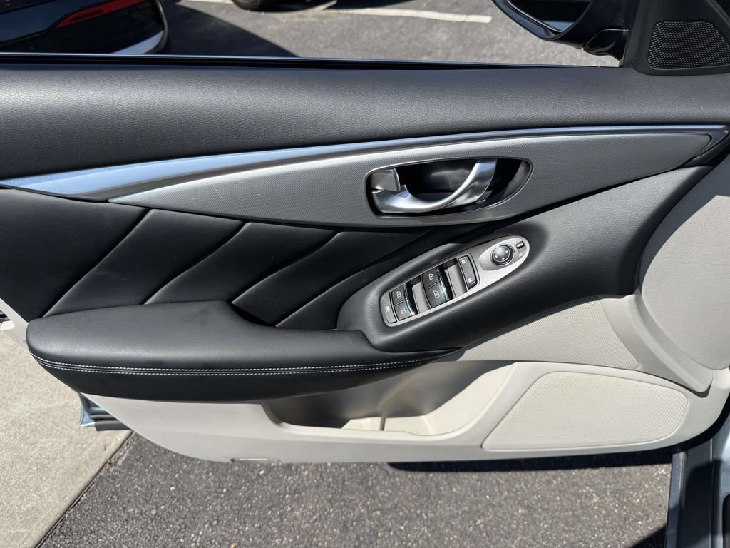 Used 2019 INFINITI Q50 Luxe w/ Essential Package (3.0T Luxe) AWD/4WD image 18