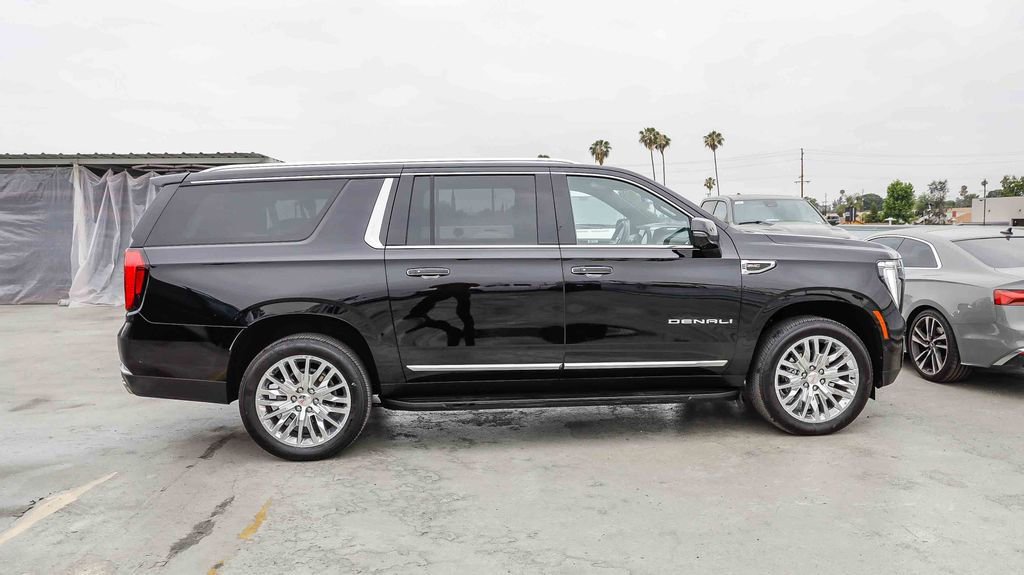 Used 2025 GMC Yukon XL Denali AWD/4WD image 13