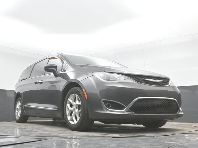 Used 2017 Chrysler Pacifica Touring-L Plus w/ Tire & Wheel Group FWD image 44