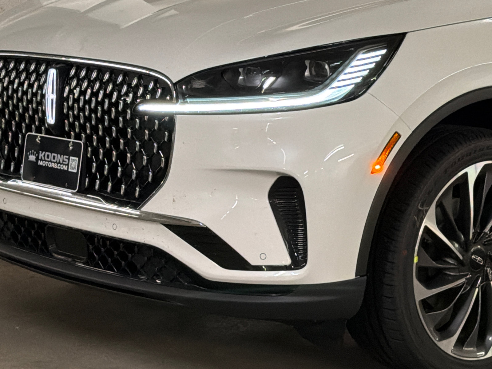 New 2027 Lincoln Aviator Reserve AWD/4WD image 2