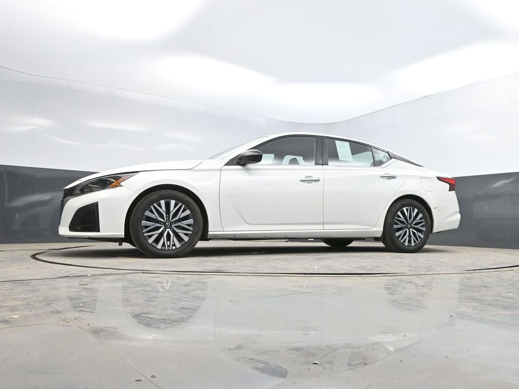 Used 2024 Nissan Altima 2.5 SV image 29