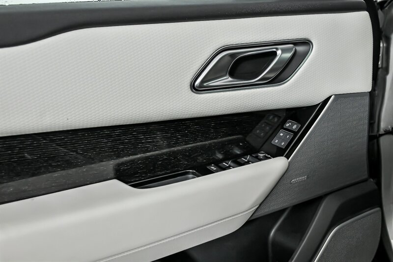 Used 2018 Land Rover Range Rover Velar R-Dynamic SE AWD/4WD image 15