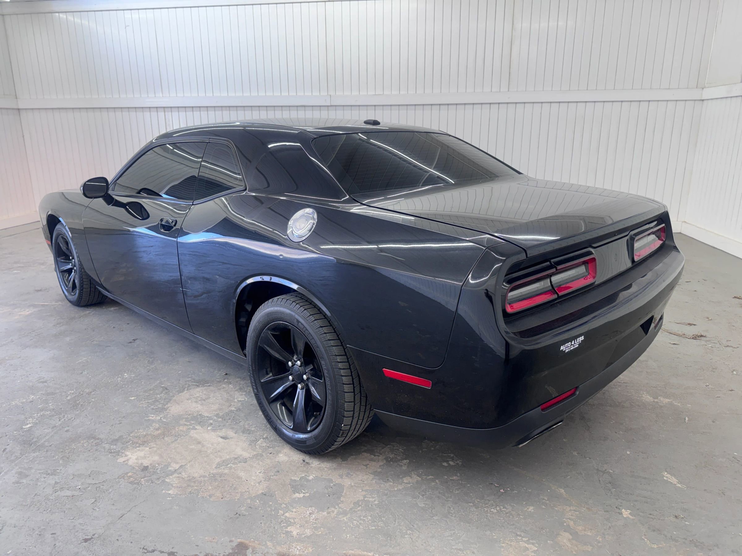 Used 2016 Dodge Challenger SXT RWD image 7