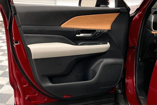 Used 2024 Toyota Grand Highlander Platinum image 18