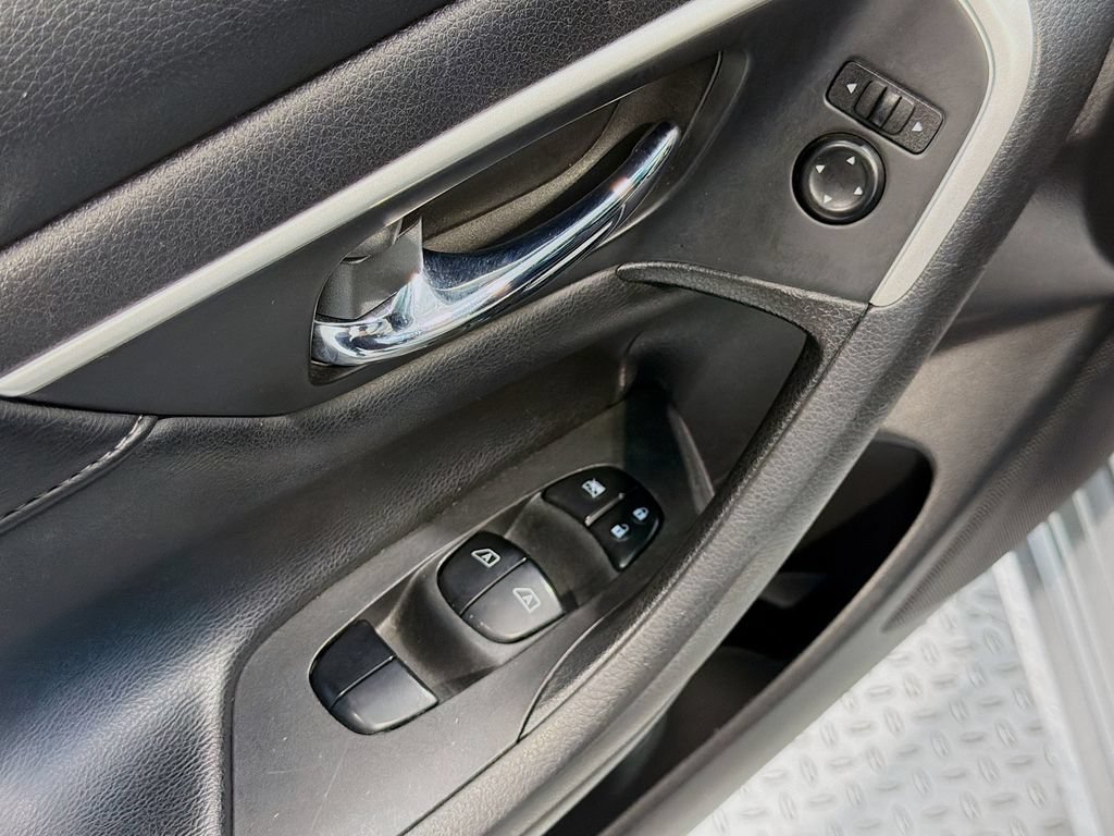 Used 2018 Nissan Altima 2.5 SL FWD image 17
