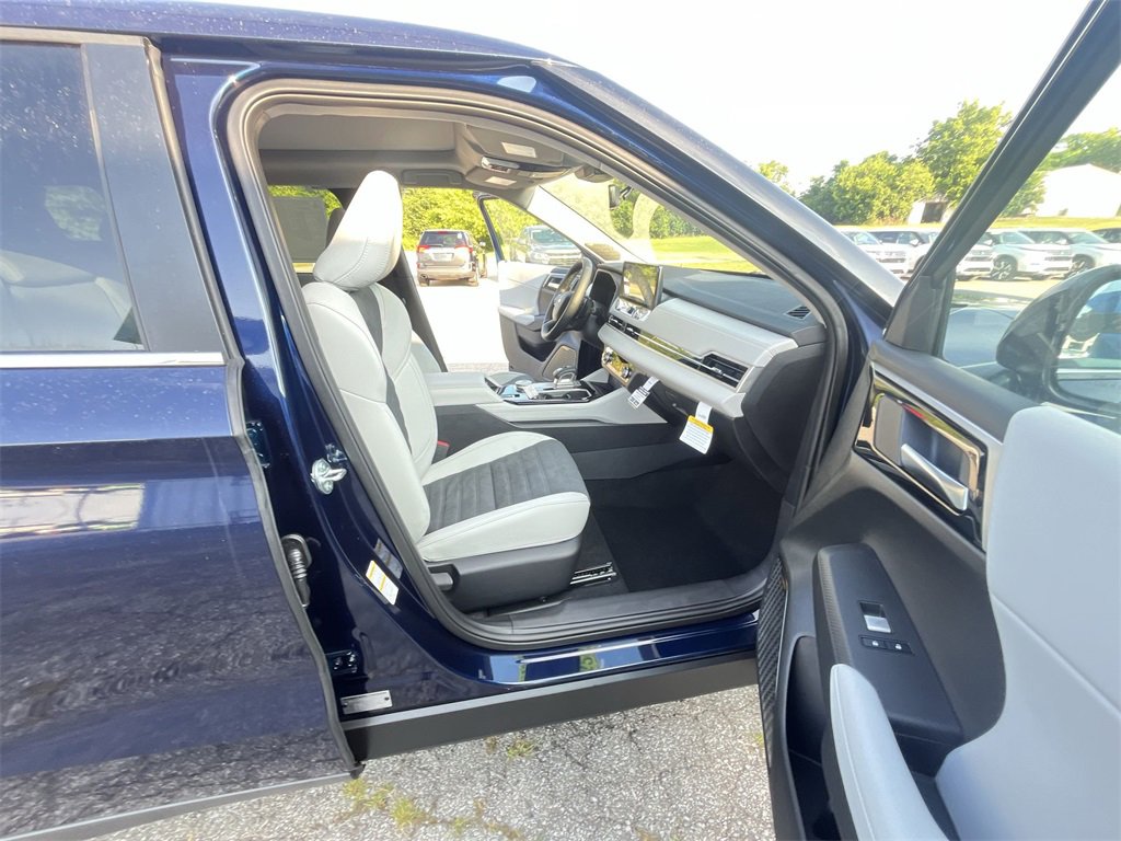 New 2025 Mitsubishi Outlander SE image 25
