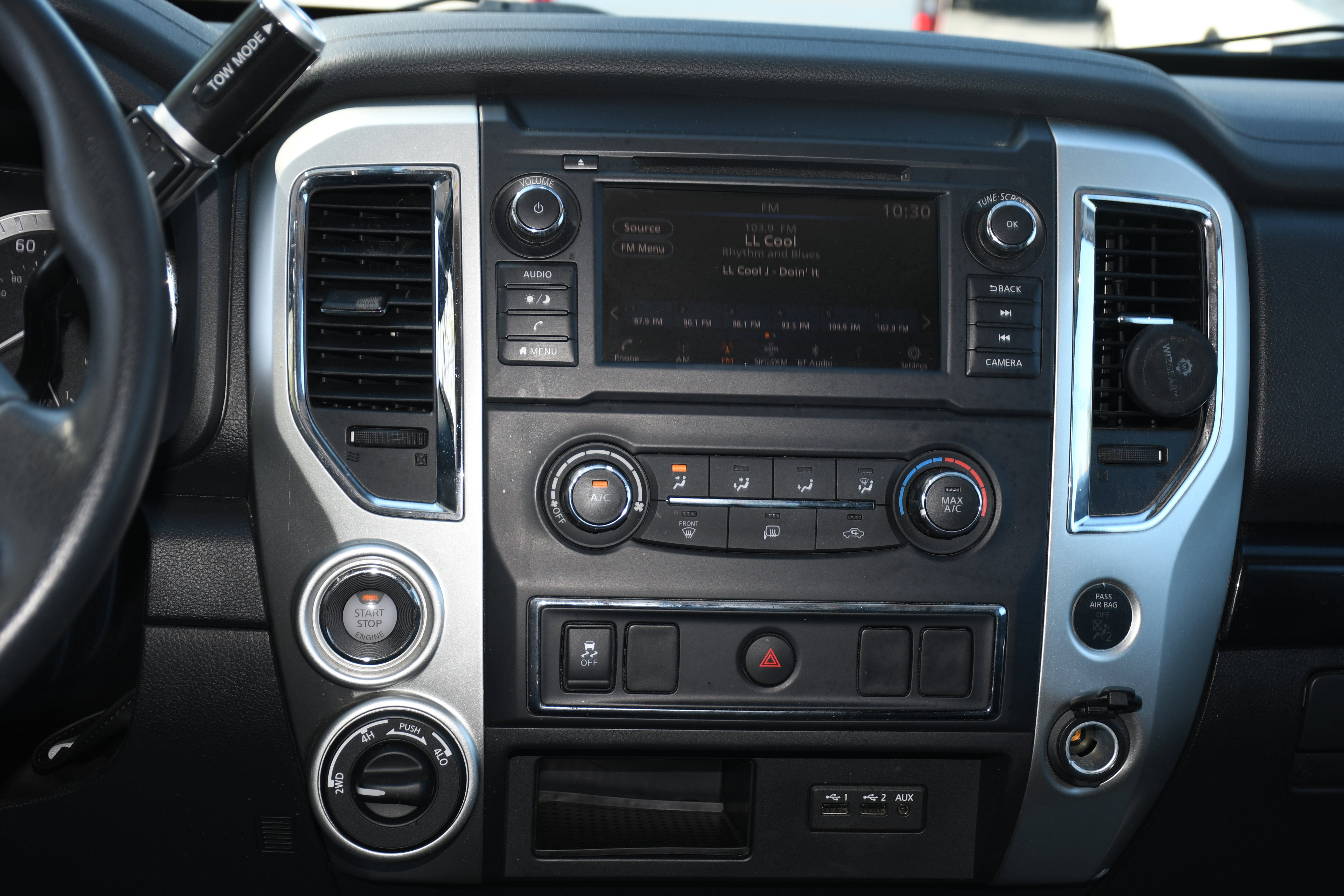 Used 2019 Nissan Titan SV image 15