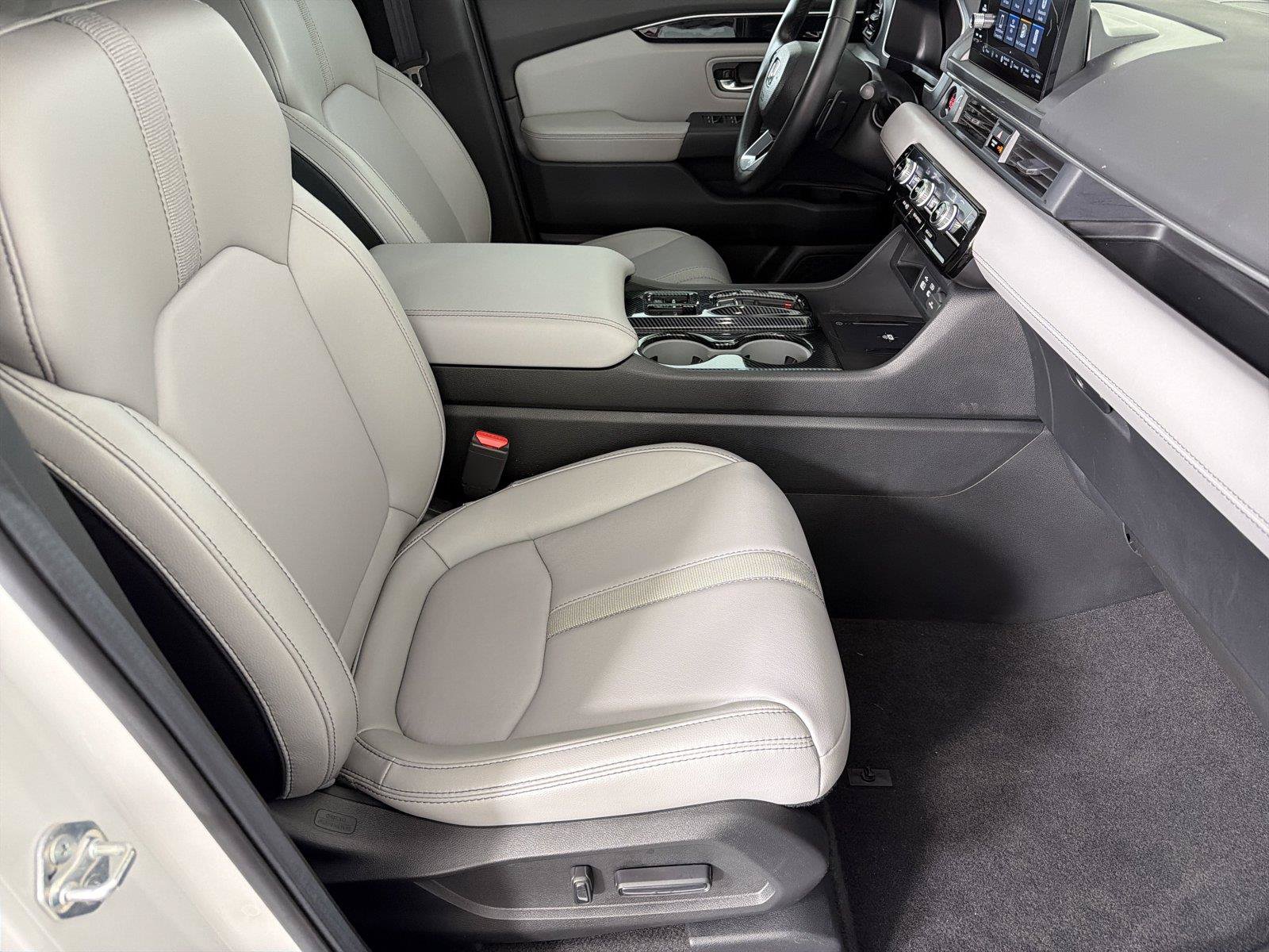 Used 2025 Honda Pilot EX-L image 11