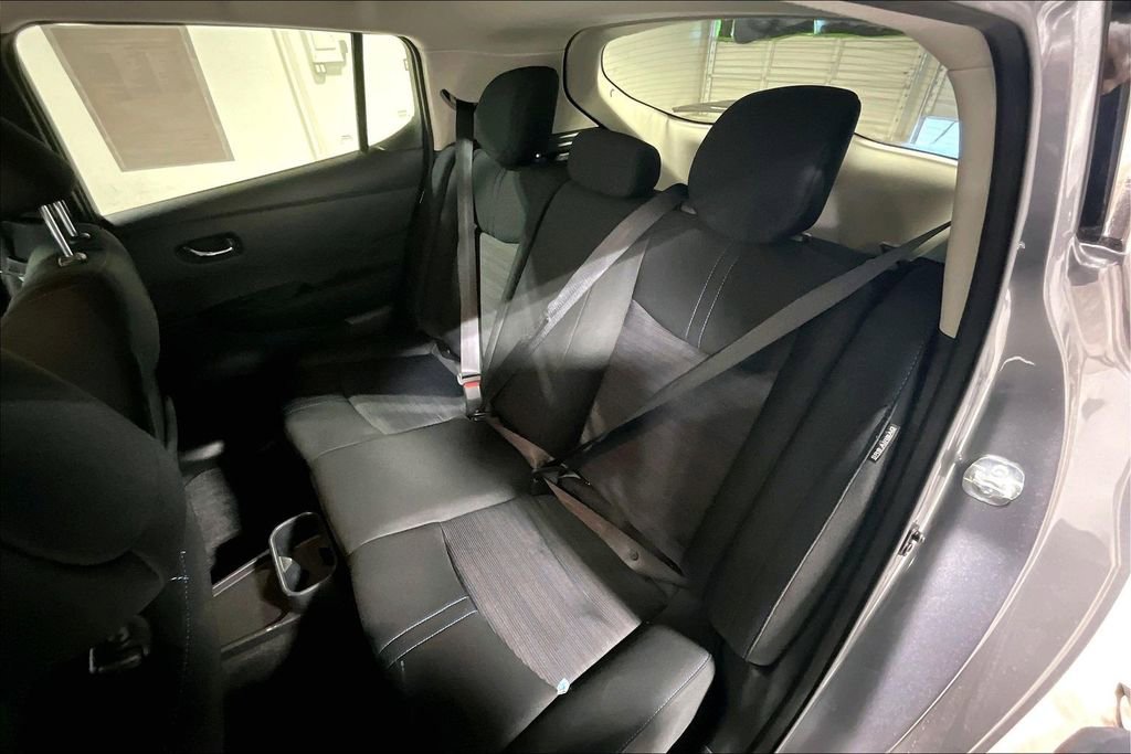 Used 2025 Nissan Leaf S image 34