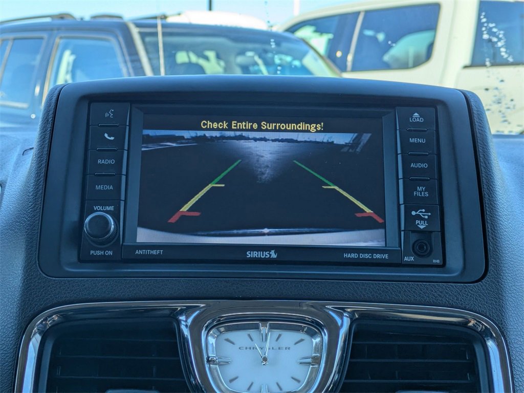 Used 2014 Chrysler Town & Country Touring-L w/ Driver Convenience Group image 14