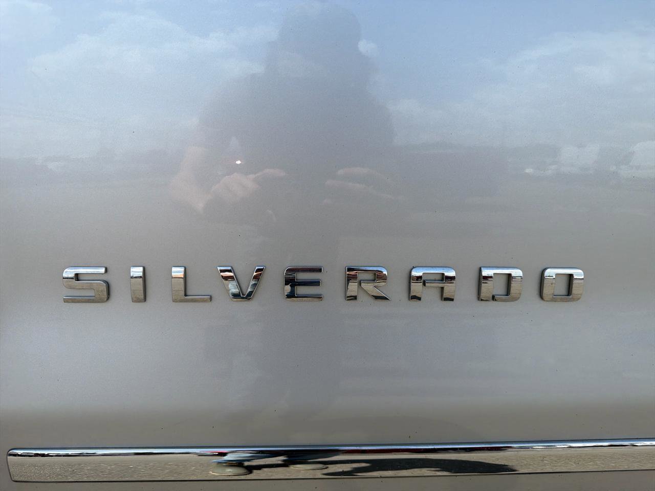 Used 2018 Chevrolet Silverado 1500 LTZ Z71 w/ LTZ Plus Package AWD/4WD image 17