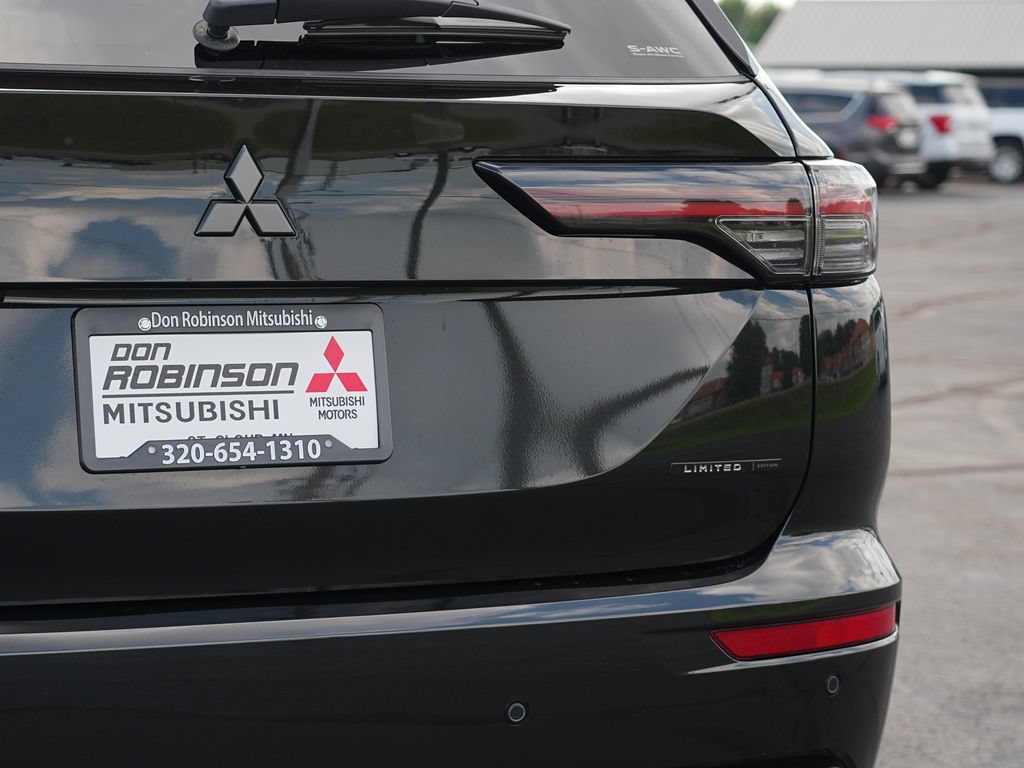 New 2026 Mitsubishi Outlander LE AWD/4WD image 11