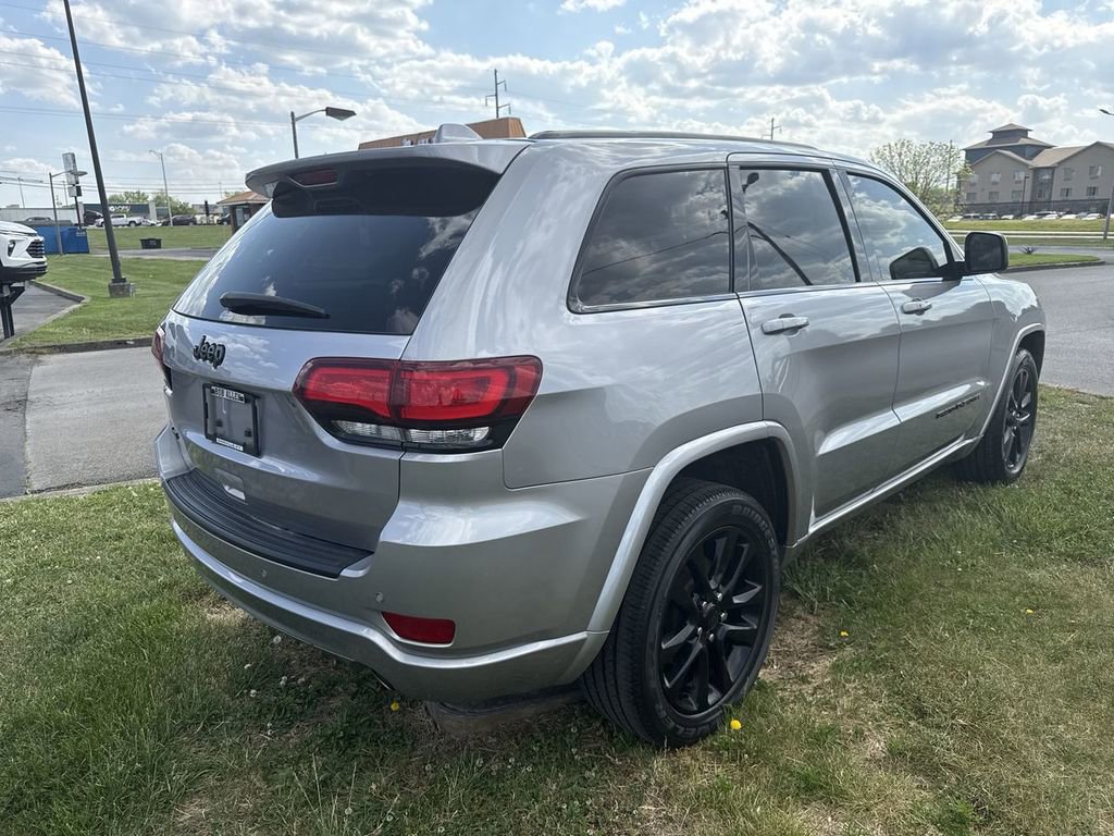 Used 2021 Jeep Grand Cherokee Laredo X AWD/4WD image 13