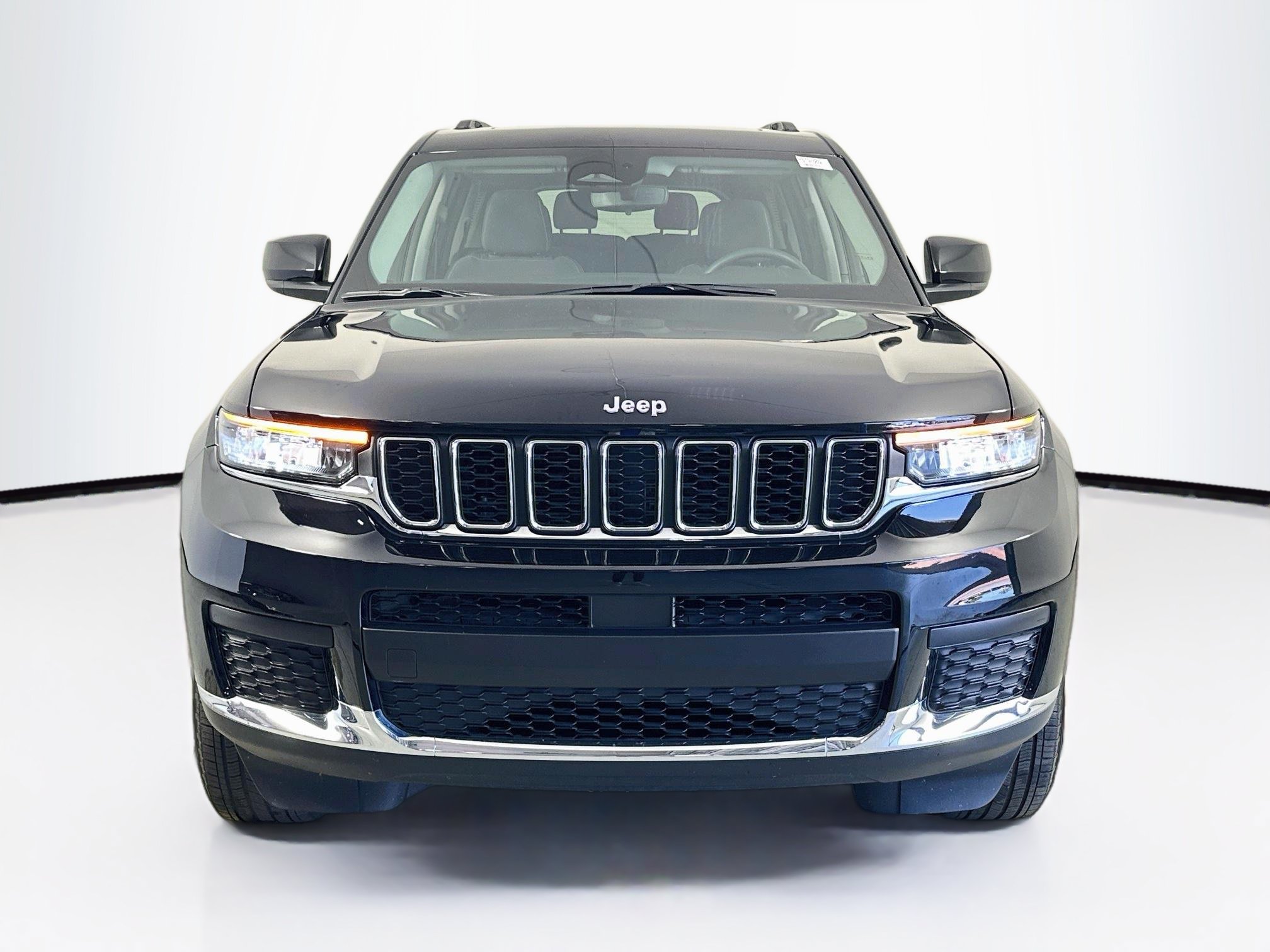 Used 2023 Jeep Grand Cherokee L Laredo w/ Luxury Tech Group I RWD image 2