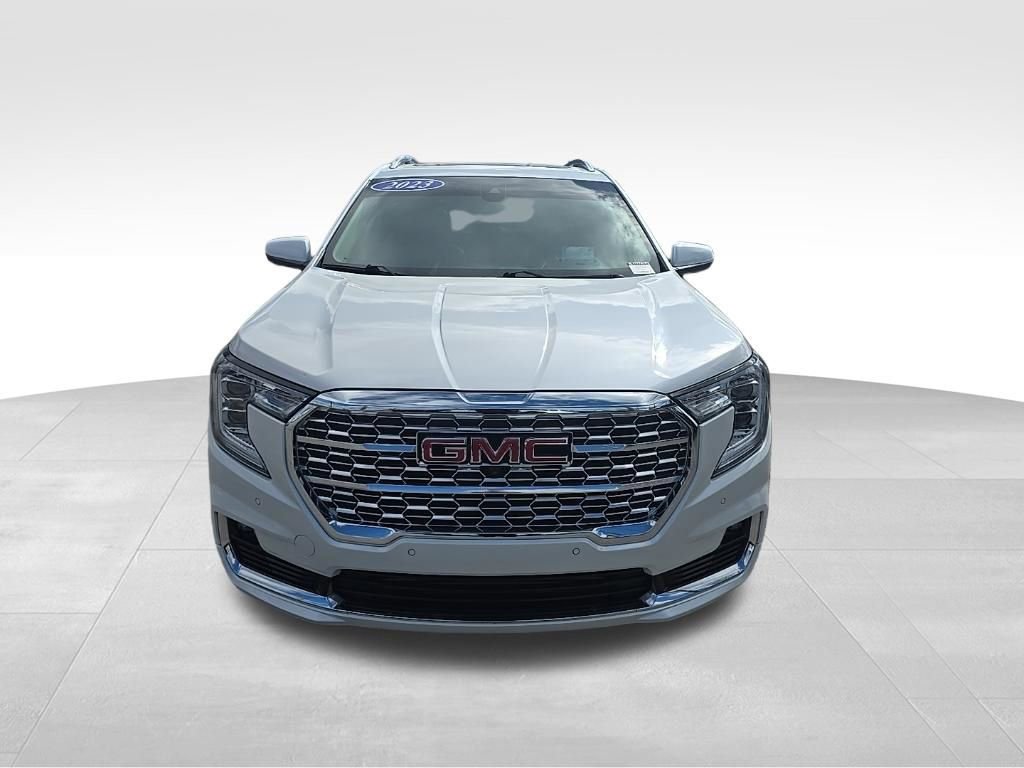 Used 2023 GMC Terrain Denali w/ Denali Premium Package image 8