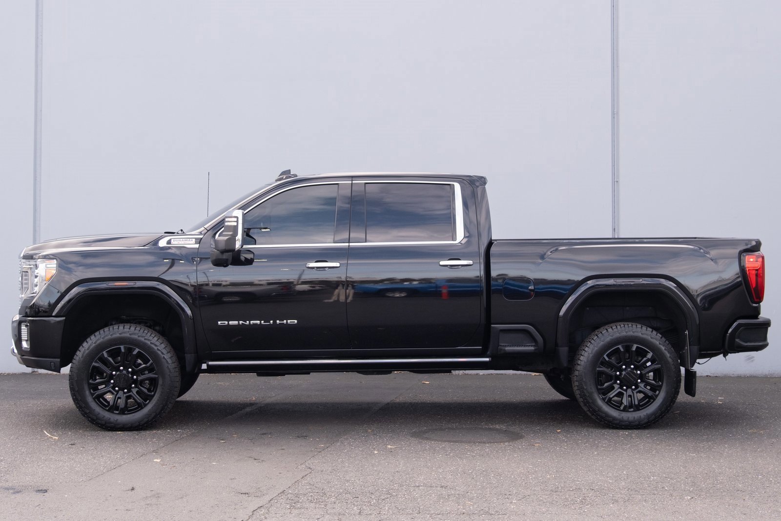 Used 2021 GMC Sierra 3500 Denali w/ Denali Black Diamond Edition image 30