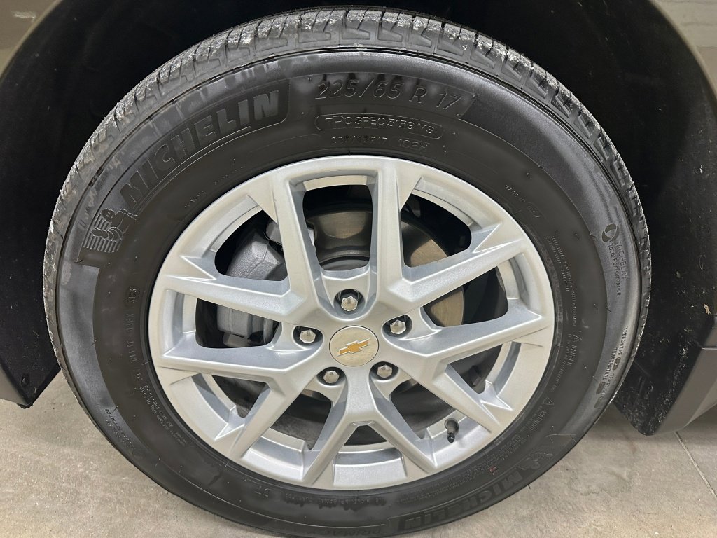 Certified 2024 Chevrolet Equinox LT w/ LPO, Floor Liner Package image 36