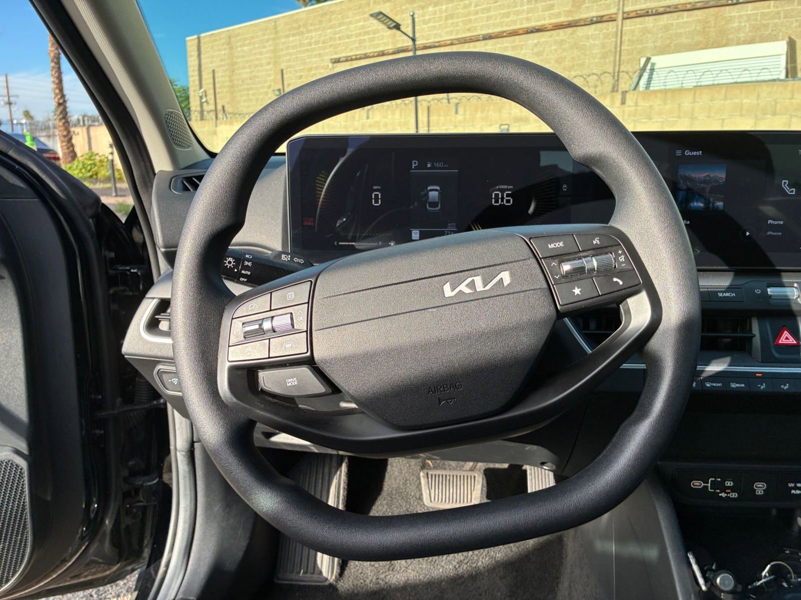 Used 2025 Kia K4 LXS image 27
