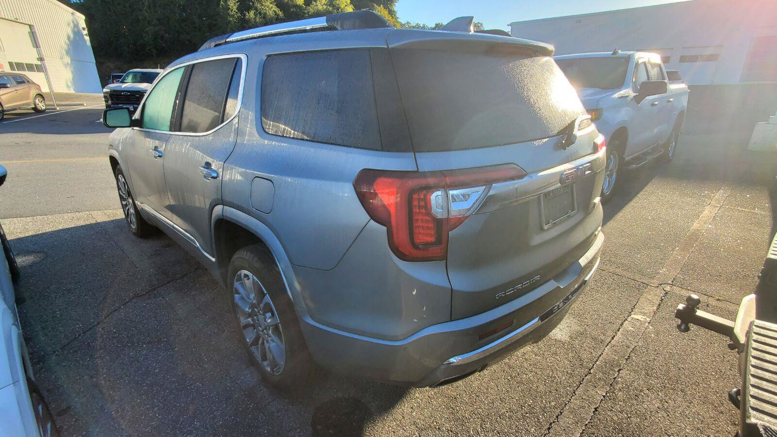 Used 2023 GMC Acadia Denali w/ Denali Technology Package AWD/4WD image 9