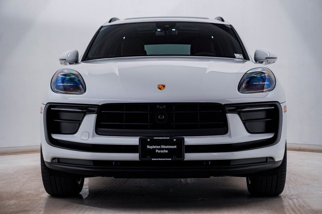 Certified 2025 Porsche Macan image 6