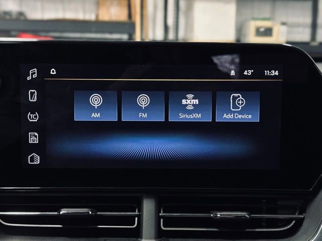 Used 2025 Chevrolet Trax LT image 32